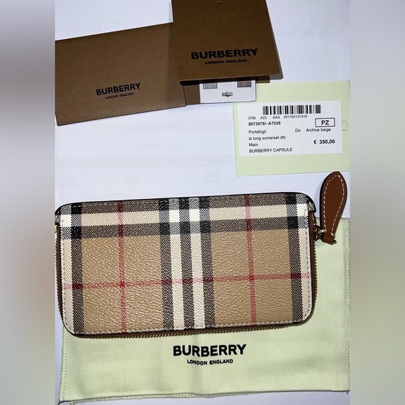 BURBERRY BEIGE WALLET/ CARD HOLDER - Picture 1 of 8
